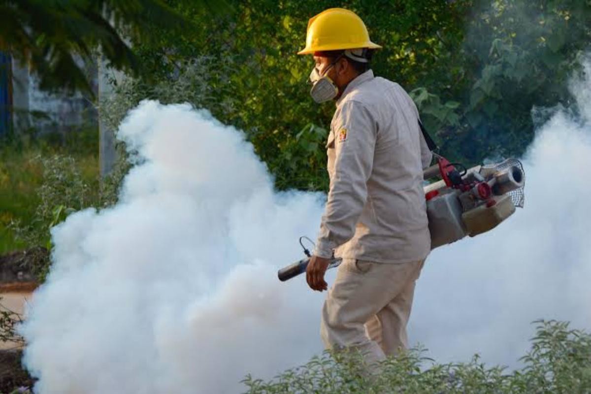 La Secretaría de Salud en Tamaulipas anunció la implementación del programa “Brigada Emergente contra en Dengue”, la cual contempla estrategias de reforzamiento de fumigación en más zonas. Foto: Secretaría de Salud