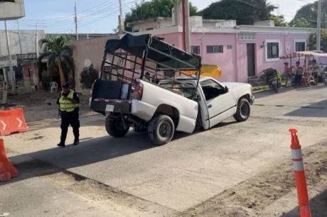 Curioso accidente en Progreso: camioneta se parte a la mitad