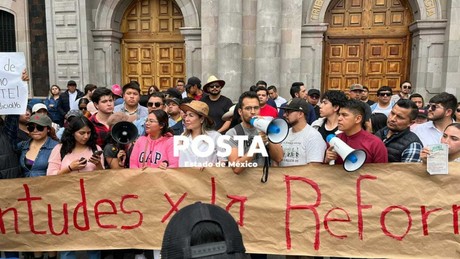 Estudiantes de UAEMéx toman las calles para apoyar reforma judicial (VIDEO)