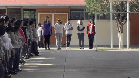 Destruyen y queman artículos decomisados en escuela secundaria de Durango