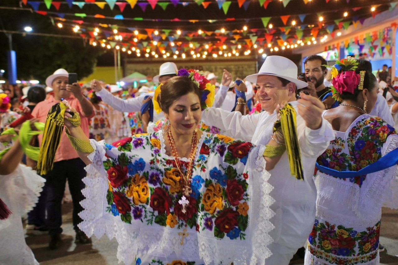 Díaz Mena felicitó a los ediles de los municipios que visitó Foto: Cortesía