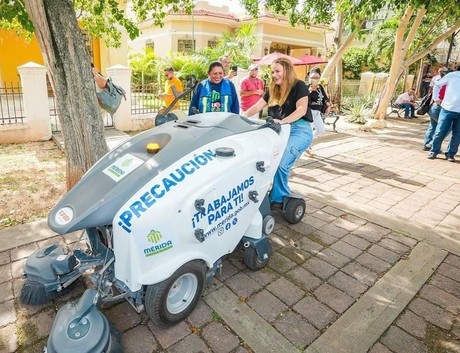 Cecilia Patrón Laviada supervisó trabajos de limpieza en Paseo de Montejo