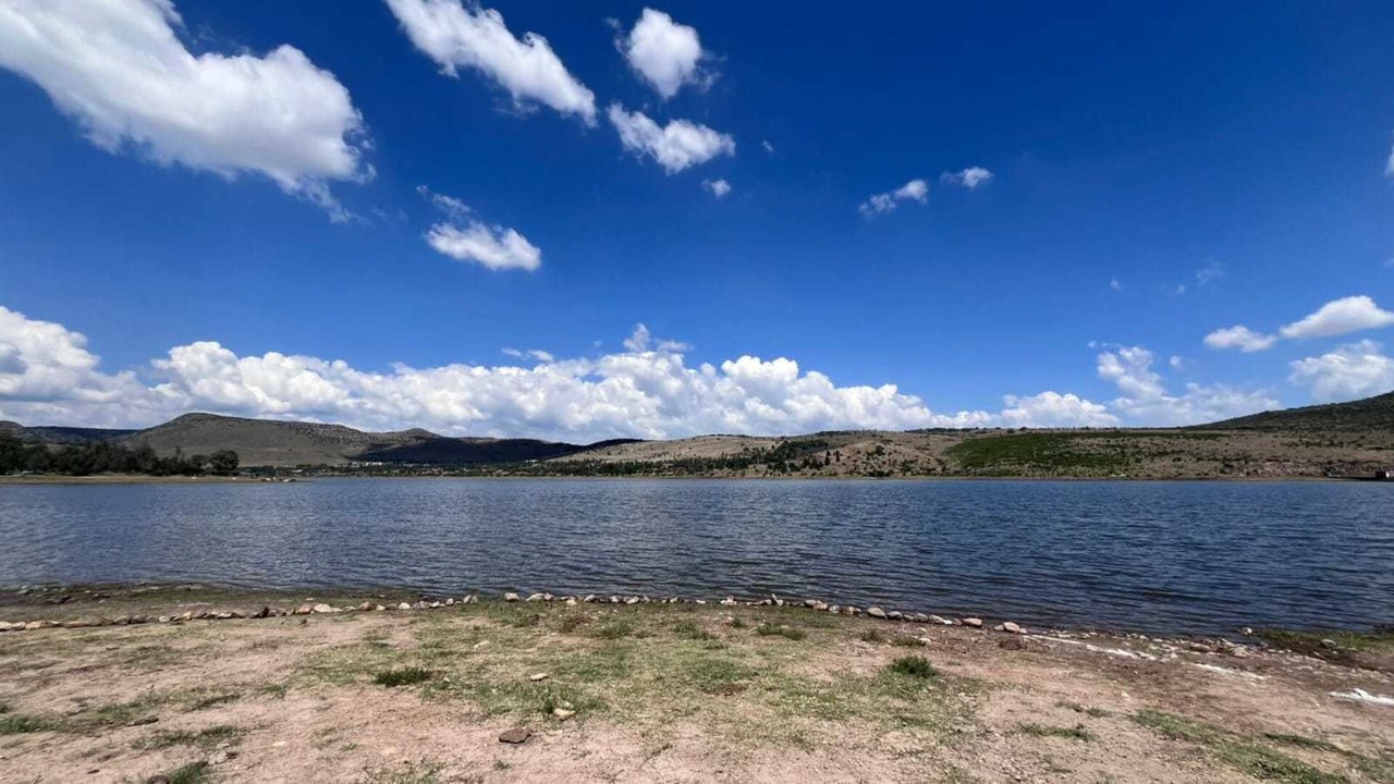 La Presa Garabitos ha dejado atrás la sequía que afectó a Durango en este 2024 y se encuentra prácticamente llena luego de que en Marzo estuviera al borde de secarse. Foto: Alejandro Ávila.