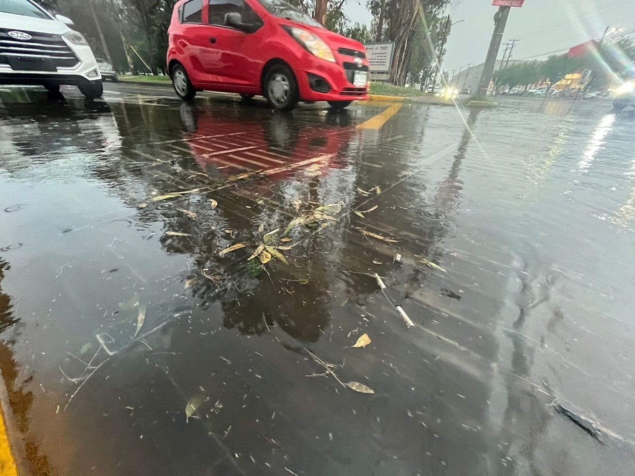 Lluvias generan encharcamientos importantes en la ciudad. Foto: Jesús Carrillo.