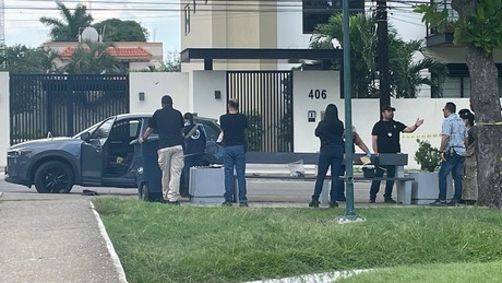 Se dispara frente a su pareja tras fuerte discusión en camioneta