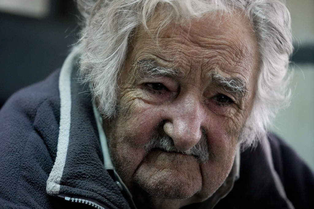 Mujica fue ingresado en un hospital de Montevideo por tercera vez en menos de dos semanas; en abril, fue diagnosticado de cáncer en el esófago. (AP Foto/Natacha Pisarenko, Archivo)