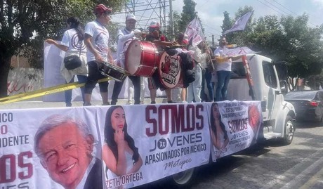 'Es un honor estar con Obrador': Realizan caravana de despedida para AMLO