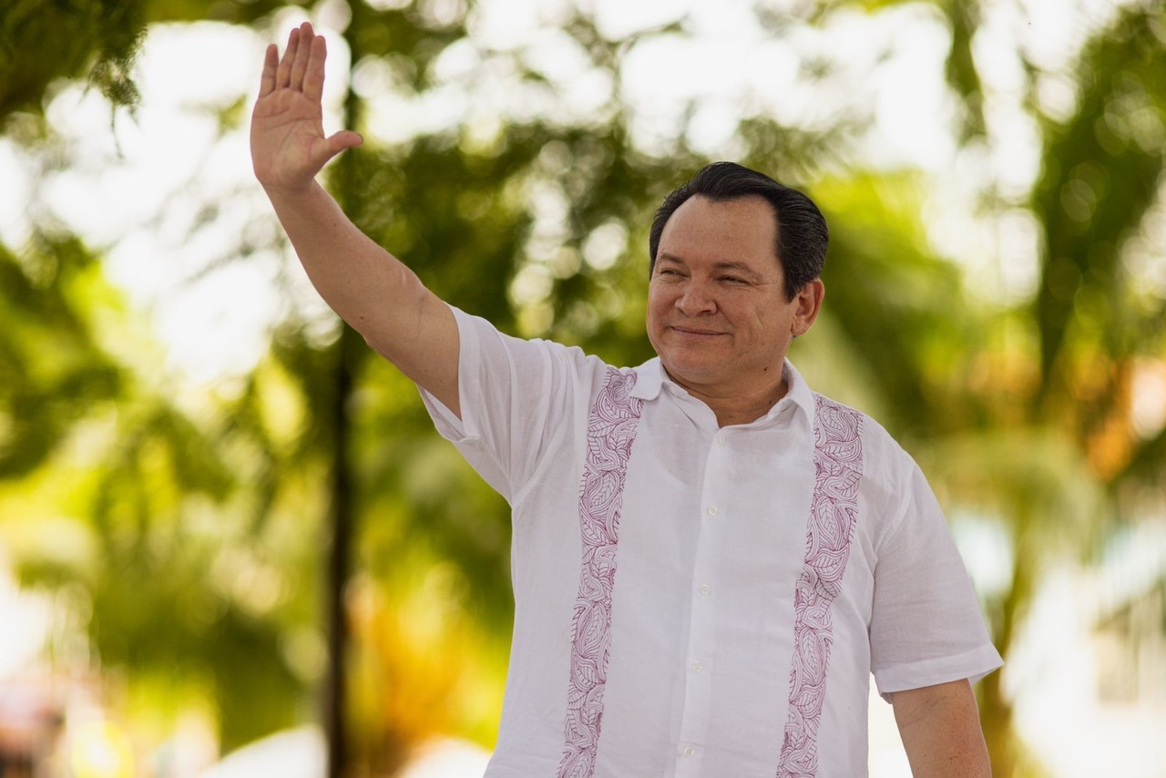 El gobernador electo de Yucatán, Joaquin Díaz Mena destacó el enfoque humanista para lograr una educación de calidad.- Foto cortesía