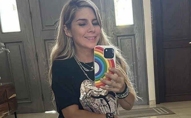 Karla Panini le regala viaje a Europa a hija de Karla Luna Foto: Instagram @karlapanini