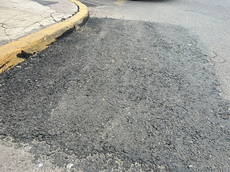 Reparan afectación en calle recién pavimentada