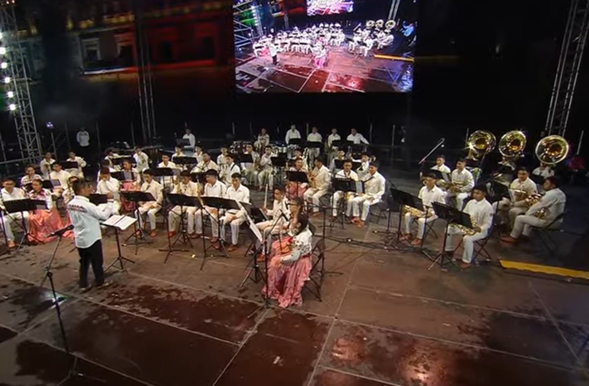 Celebración de las fiestas patrias por el 214 aniversario de la Independencia de México desde el Zócalo capitalino. Foto: YouTube Gobierno de México