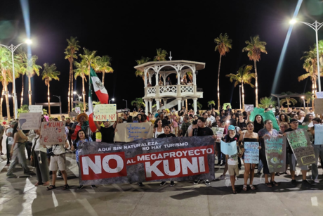 Se manifiestan en el Malecón contra el Megaproyecto Kuni