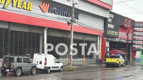 Roban auto y dinero de negocio para la venta de llantas en Monterrey