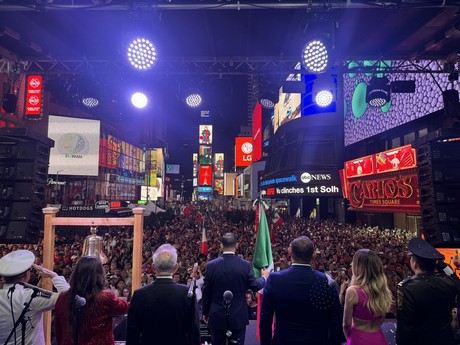 Mexicanos celebran Grito de Independencia en Times Square, Nueva York