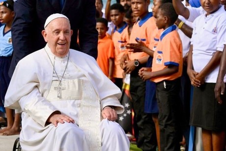 Papa Francisco visita Papúa Nueva Guinea y hace un llamado a la paz