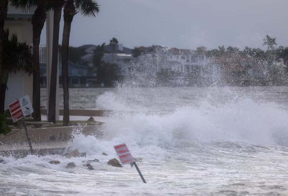 El impacto en las costas de Florida. Foto: LatinoenUSA.