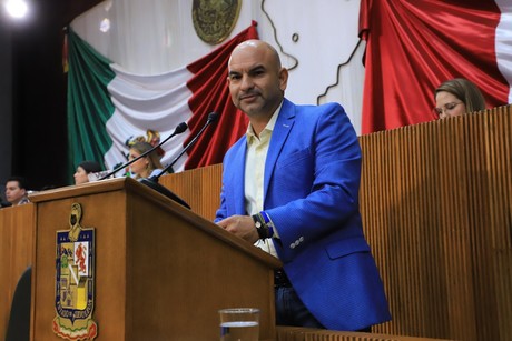 Congreso llama a comparecer a Secretaria de Educación por cierre de escuelas comerciales