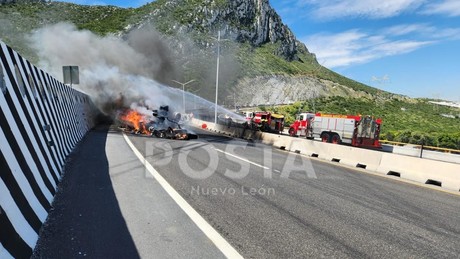 Incendio en la autopista a Saltillo-Monterrey