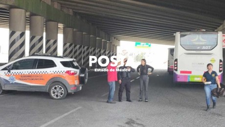 Caos en la México-Pachuca; transportistas bloquean por disputa de base (VIDEO)