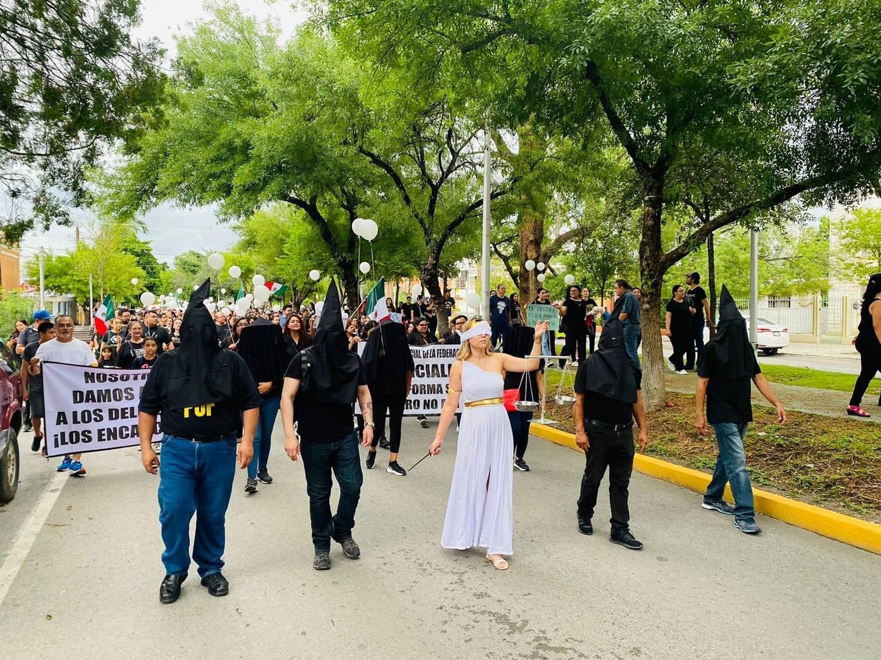 La marcha comenzó en el Patinadero de la Unidad Deportiva Adolfo Ruiz Cortines, en donde se congregó el contingente que participaría en este evento, para posteriormente caminar por toda la Avenida 17 hacia el Paseo Méndez. Foto: Daniel Espinoza