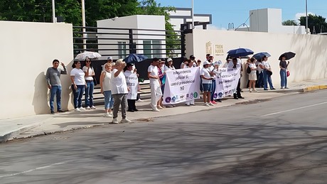 Trabajadores de juzgados federales bloquean oficinas del Tren Maya en Mérida