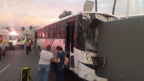 Choque de transporte de personal deja a varios lesionados en Guadalupe