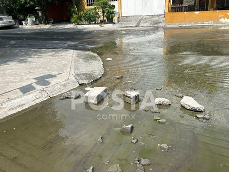 Fuga de aguas negras provoca río en Juárez