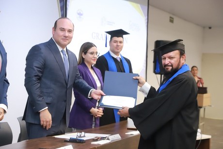 Arturo Salinas celebra éxito de segunda generación de maestría judicial