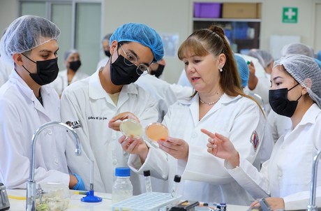 UANL anuncia nueva Licenciatura en Microbiología en Higiene Alimentaria