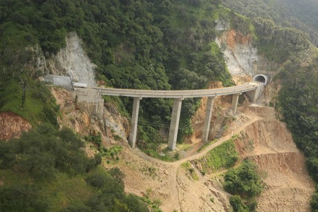 Por derrumbe, cierran supercarretera Durango a Mazatlán