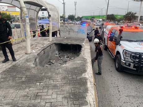 Derrumbe en estación de transmetro en Solidaridad deja tres lesionados