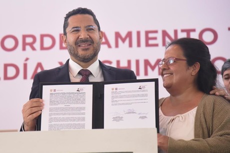 Firman Convenios de Ordenamiento Territorial: 7 mil familias beneficiadas