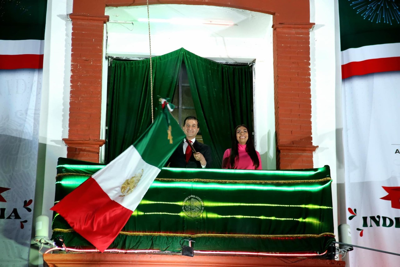 La ceremonia del Grito de Independencia se dio en punto de las nueve de la noche. Foto: Ayto. de Toluca