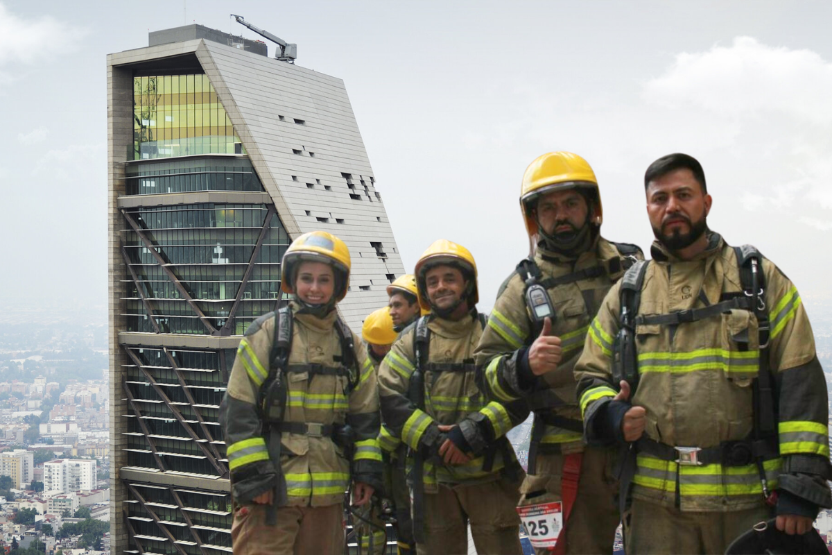 De fondo Torre Reforma, equipo de bomberos. Foto: Torre Reforma