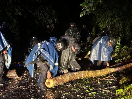 'John' deja dos muertos en Guerrero y alerta máxima en Oaxaca