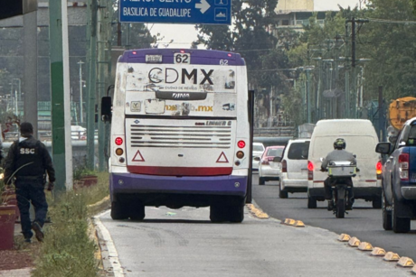 Muere adulto mayor arrollado por unidad de transporte público frente al AICM