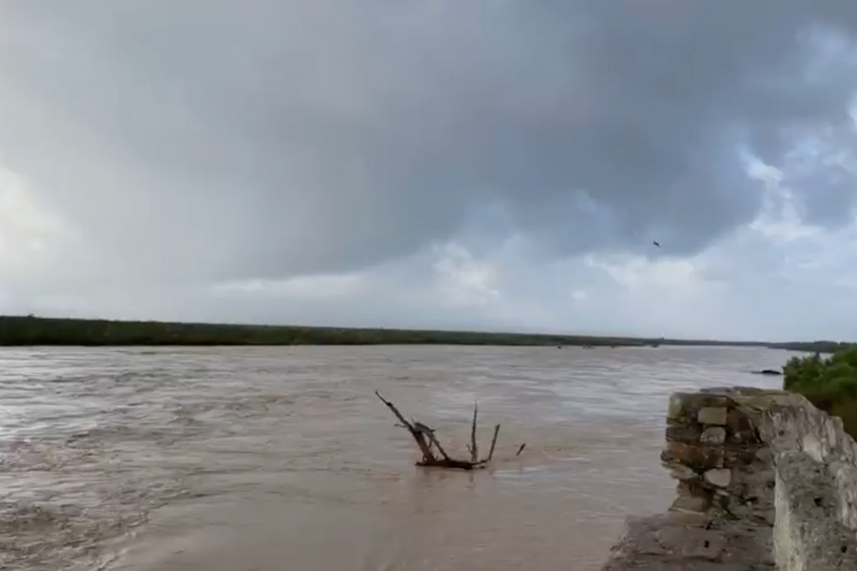 Escurrimientos hacia la presa Vicente Guerrero, ubicada en Padilla, tras el paso de la tormenta tropical Beryl. Foto: Archivo