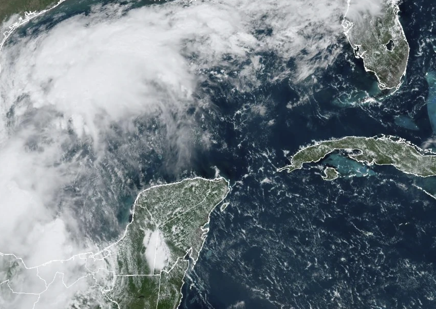 El lunes 9 de septiembre de 2024, la tormenta tropical Francine se formó frente a la costa de México y se prevé azote Texas con lluvias. (NOAA vía AP)