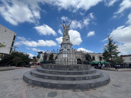 El Ángel de Acuña: Una alegoría de la muerte del poeta saltillense