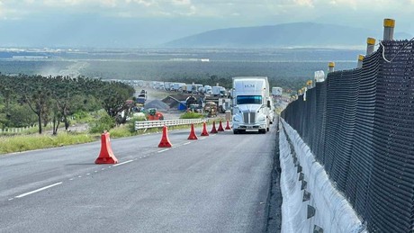 Ocasiona problemas viales la reparación de autopista Nuevo Laredo-Monterrey