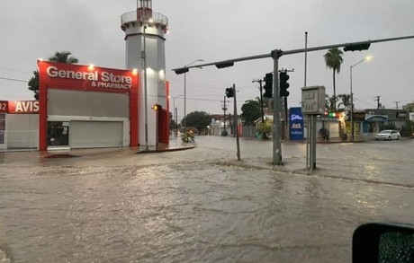 (VÍDEO) ¡Ileana azota Los Cabos! Provoca inundaciones severas y caos vial