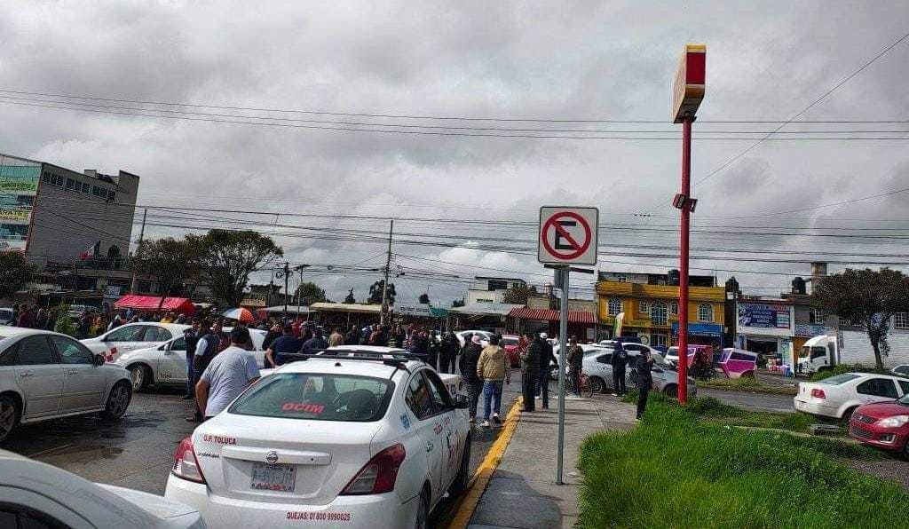 Protesta en Santín: Vecinos bloquean avenida por calles en mal estado. Foto: Edith Vega