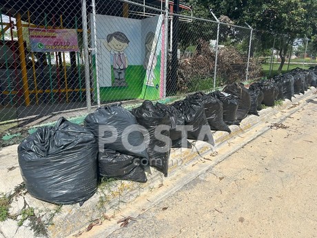 Inician clases entre basura y baches en jardín de niños de Guadalupe