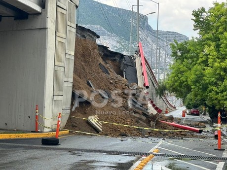 Continúa derrumbe del puente Morones Prieto en San Pedro