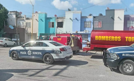 Rescatan a 3 niños de casa incendiada en Torreón; estaban solos