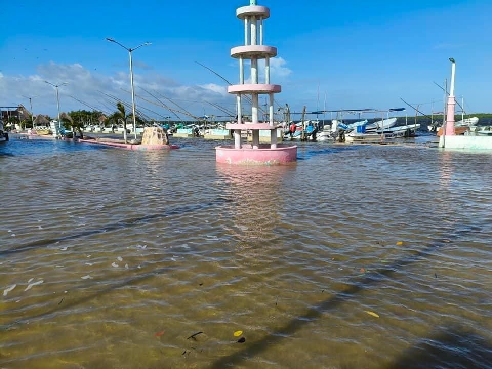 El huracán “Helene” dejó estragos como inundaciones en Río Lagartos por la llamada “creciente de mar”.- Foto de Irving Gil