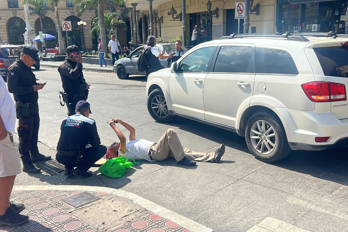 La conductora de la camioneta argumentó que la persona cayó de su propia altura y que buscaba beneficiarse económicamente del accidente. Foto: Axel Hassel