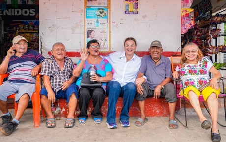 Cecilia Patrón visita la comisaría de Chablekal y atiende peticiones ciudadanas