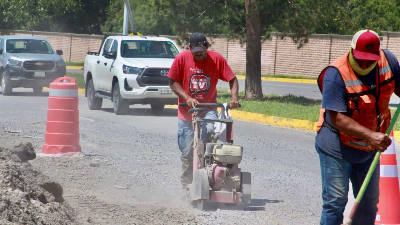 Labores para subsanar las calles afectadas por las lluvias en Saltillo / Foto: Cortesía