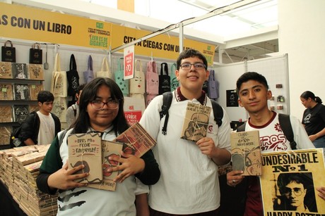 Estudiantes llenan de energía la Feria Internacional del Libro de Coahuila